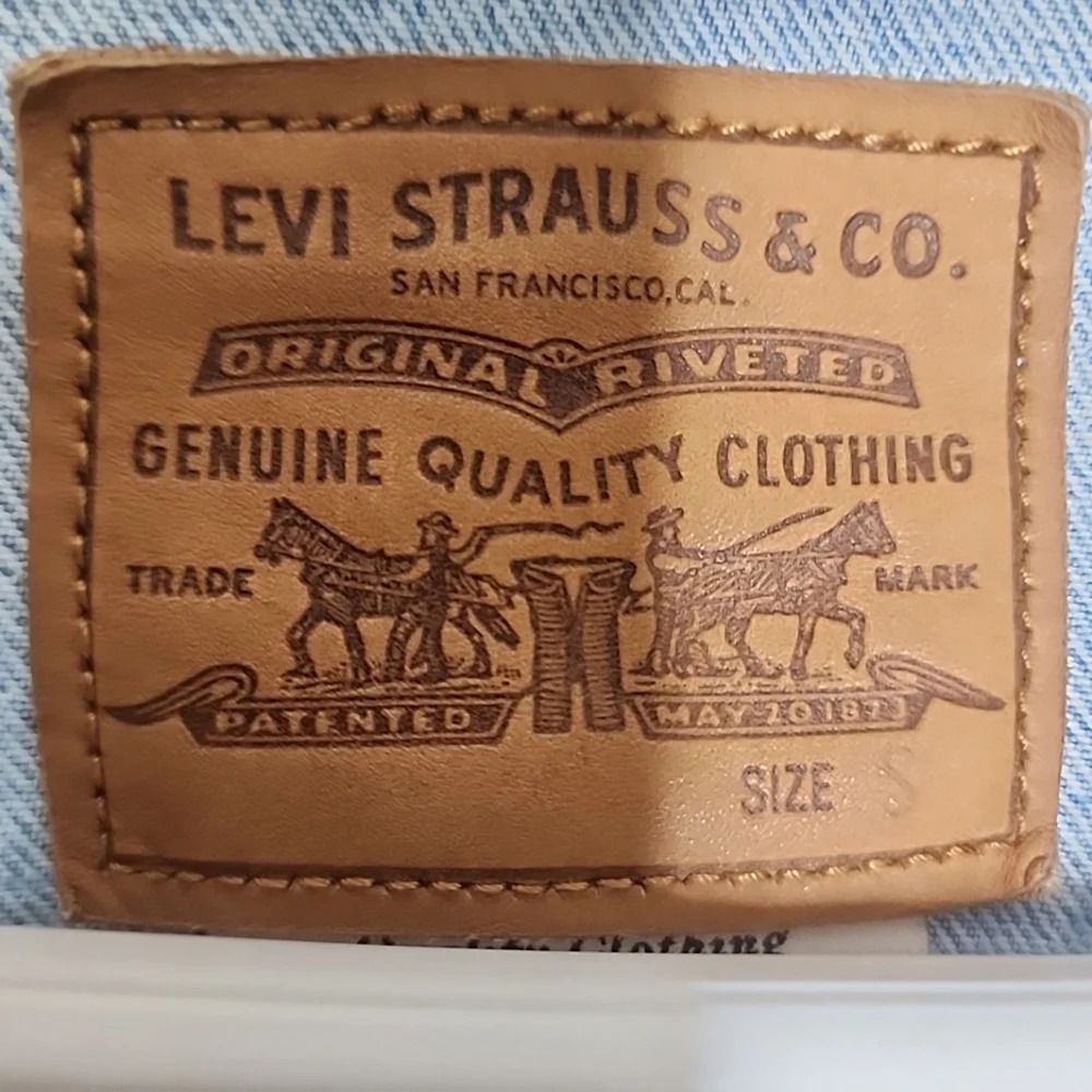 Levis 90s Patchwork Truckers Jacket. Size small - Picture 7 of 12